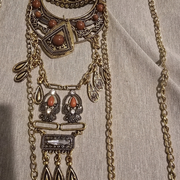 Unbelievably elegant statement necklace - Picture 6 of 10